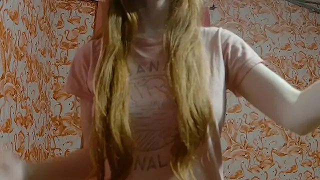 strawberrysmoothie online show from 04/15/26, 01:45