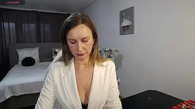 Vanessa Nowak online show from 04/09/26, 07:36