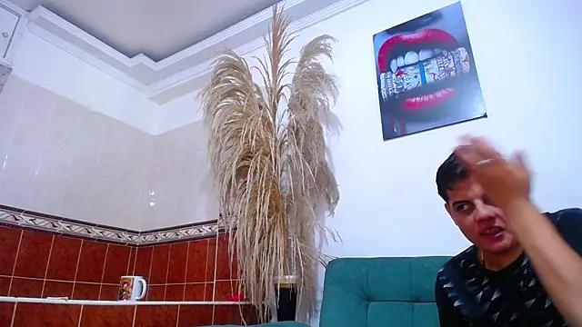 Leon hot X online show from 02/06/25, 07:40