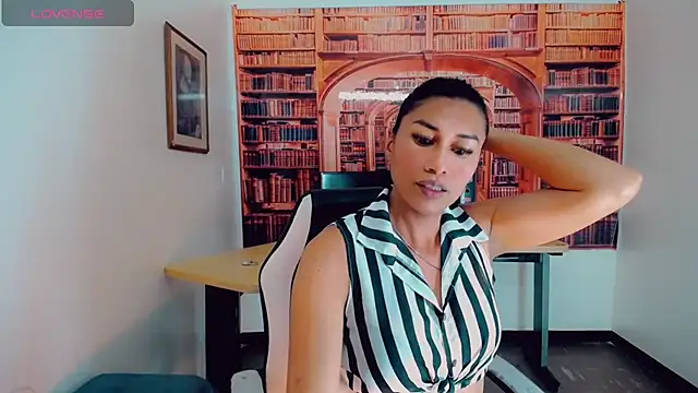 Snapshot of khiara_moretti chatting on 12/27/24, 07:35 khiara moretti online show from 12/27/24, 07:35