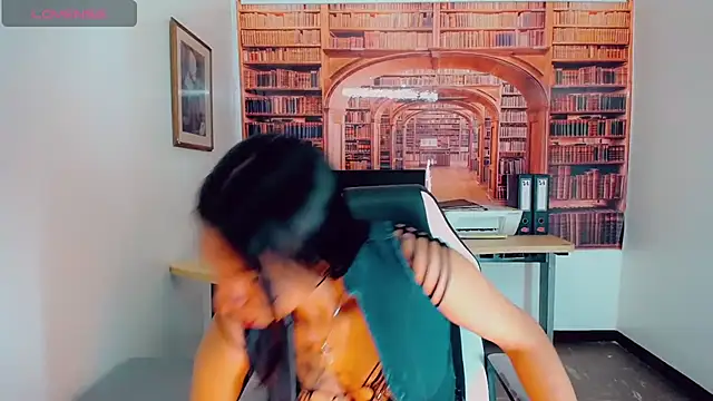 Snapshot of khiara_moretti chatting on 01/04/25, 07:34 khiara moretti online show from 01/04/25, 07:34