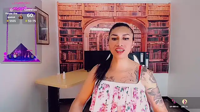 Snapshot of khiara_moretti chatting on 02/05/25, 10:55 khiara moretti online show from 02/05/25, 10:55