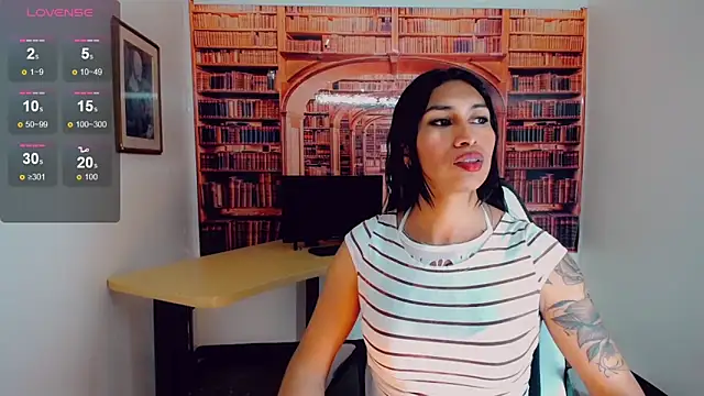 Snapshot of khiara_moretti chatting on 02/25/25, 07:36 khiara moretti online show from 02/25/25, 07:36