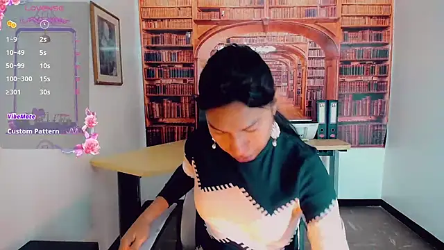 Snapshot of khiara_moretti chatting on 03/14/25, 07:55 khiara moretti online show from 03/14/25, 07:55