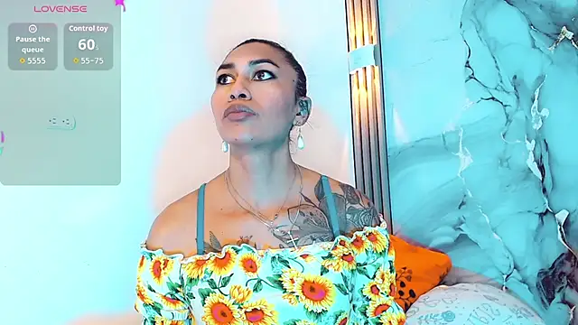 Snapshot of khiara_moretti chatting on 11/24/25, 11:21 khiara moretti online show from 11/24/25, 11:21