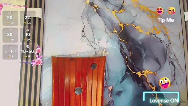 khiara moretti online show from 03/23/26, 07:29