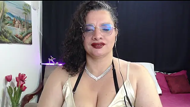 Snapshot of Aleja_Gonzales chatting on 06/18/26, 02:45 Aleja Gonzales online show from 06/18/26, 02:45