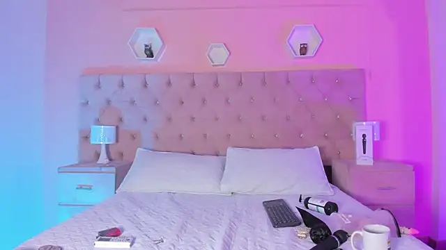 Agathaargent  online show from 01/14/25, 09:30