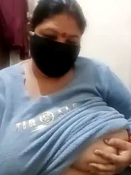 Snapshot of Shoni__ chatting on 12/11/24, 05:48 Shoni online show from 12/11/24, 05:48