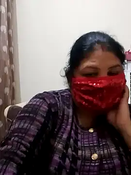 Snapshot of Shoni__ chatting on 12/17/24, 06:09 Shoni online show from 12/17/24, 06:09