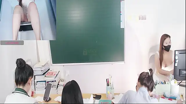 Snapshot of _Math_ chatting on 07/15/26, 02:39 Math online show from 07/15/26, 02:39