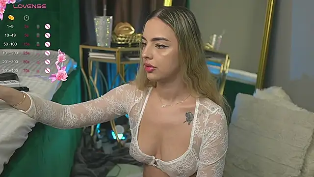 Snapshot of ScarletColes chatting on 03/13/25, 01:43 ScarletColes online show from 03/13/25, 01:43