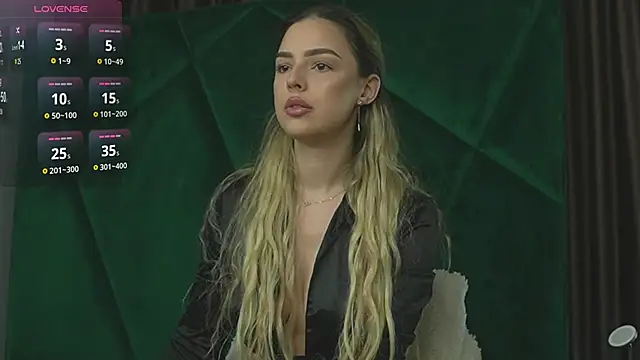 Snapshot of ScarletColes chatting on 09/29/25, 10:14 ScarletColes online show from 09/29/25, 10:14