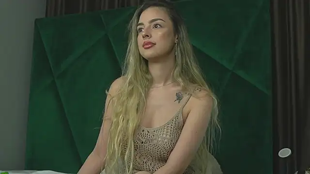 Snapshot of ScarletColes chatting on 10/20/25, 11:05 ScarletColes online show from 10/20/25, 11:05