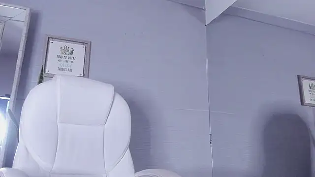 Sara Greey online show from 02/19/25, 04:22