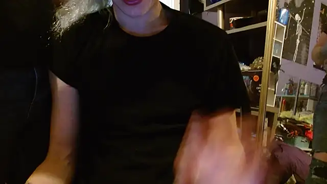 Snapshot of watermellonpussy chatting on 11/26/25, 04:13 watermellonpussy online show from 11/26/25, 04:13