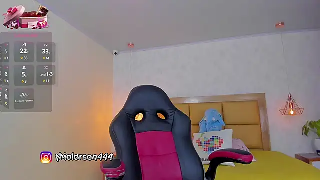 LARSONMIA online show from 02/19/25, 12:22