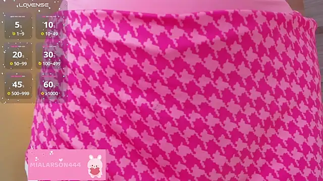 LARSONMIA online show from 11/04/25, 12:15