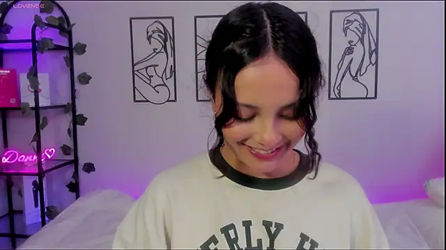 Megan Rodrigo online show from 02/03/25, 07:21