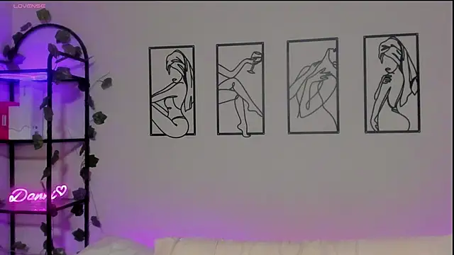 Megan Rodrigo online show from 03/10/25, 01:45