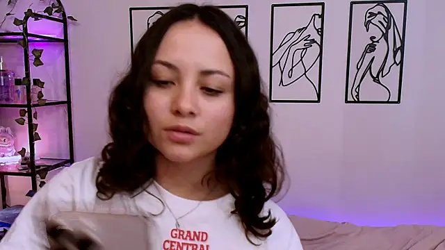 Megan Rodrigo online show from 10/12/25, 07:02