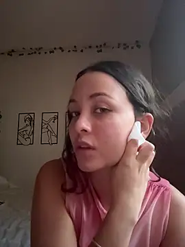 Megan Rodrigo online show from 12/13/25, 10:48