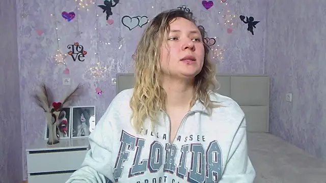 SallyVerda online show from 02/19/25, 06:54