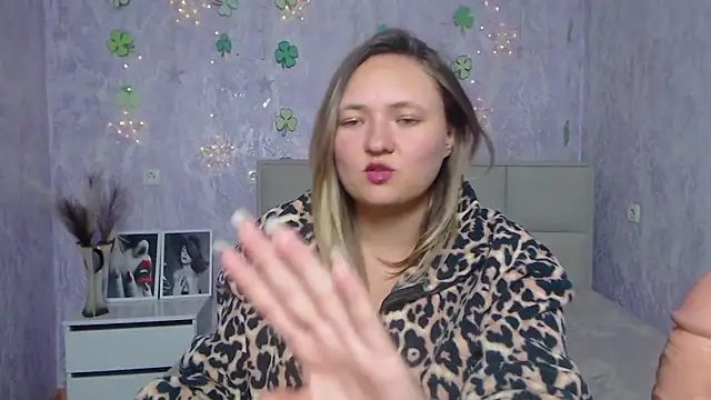 SallyVerda online show from 03/21/25, 04:39