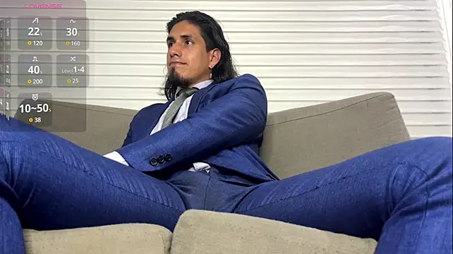 Snapshot of Tom_blunt96 chatting on 01/11/25, 04:27 Tom blunt96 online show from 01/11/25, 04:27