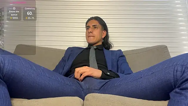 Snapshot of Tom_blunt96 chatting on 01/20/25, 05:27 Tom blunt96 online show from 01/20/25, 05:27