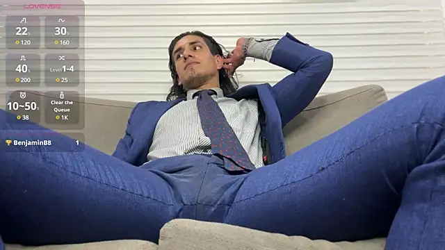 Snapshot of Tom_blunt96 chatting on 02/13/25, 08:03 Tom blunt96 online show from 02/13/25, 08:03