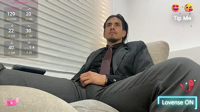 Snapshot of Tom_blunt96 chatting on 02/26/25, 03:30 Tom blunt96 online show from 02/26/25, 03:30