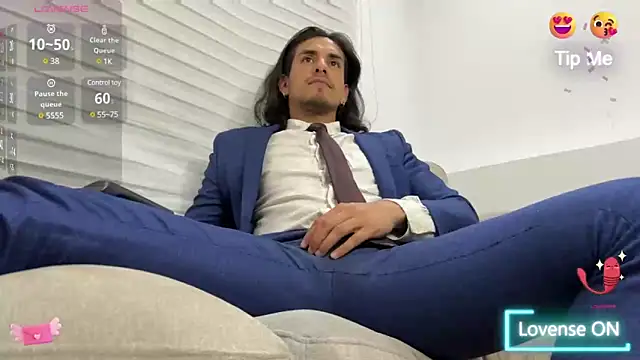 Snapshot of Tom_blunt96 chatting on 02/27/25, 05:13 Tom blunt96 online show from 02/27/25, 05:13