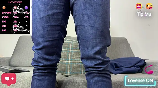 Snapshot of Tom_blunt96 chatting on 09/13/25, 07:57 Tom blunt96 online show from 09/13/25, 07:57