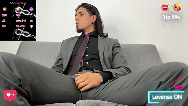 Snapshot of Tom_blunt96 chatting on 09/20/25, 04:08 Tom blunt96 online show from 09/20/25, 04:08