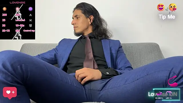 Snapshot of Tom_blunt96 chatting on 10/04/25, 10:52 Tom blunt96 online show from 10/04/25, 10:52