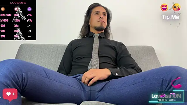 Snapshot of Tom_blunt96 chatting on 10/10/25, 06:07 Tom blunt96 online show from 10/10/25, 06:07