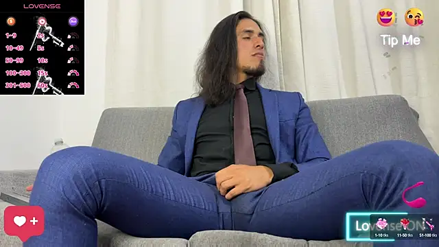 Snapshot of Tom_blunt96 chatting on 11/05/25, 01:49 Tom blunt96 online show from 11/05/25, 01:49