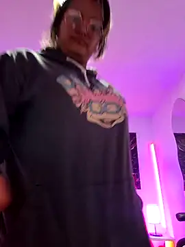 lucky-leah online show from 10/15/25, 03:50