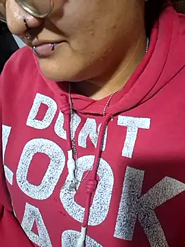 lucky-leah online show from 11/21/25, 04:11