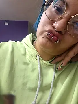lucky-leah online show from 05/15/26, 03:35