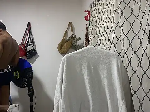 andrews2399 online show from 09/27/25, 01:05