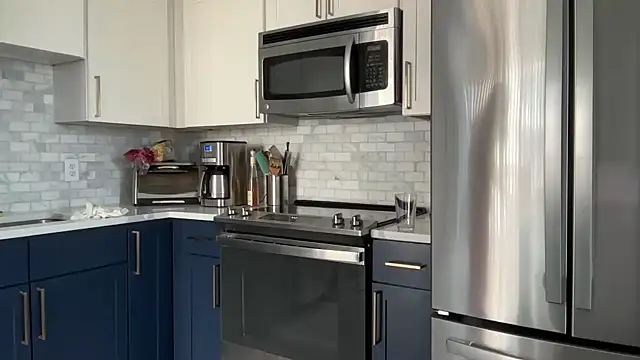 YUMIandbigWOLF online show from 02/25/25, 09:46