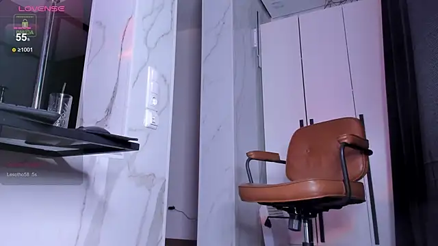 Snapshot of _Yvonne_ chatting on 02/15/25, 04:12 Yvonne online show from 02/15/25, 04:12