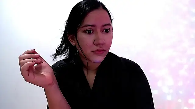 Snapshot of LuciaTomson chatting on 02/04/26, 02:45 LuciaTomson online show from 02/04/26, 02:45