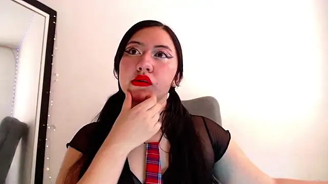 Snapshot of LuciaTomson chatting on 02/25/26, 03:21 LuciaTomson online show from 02/25/26, 03:21