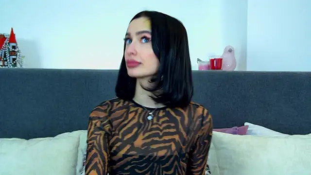 Snapshot of MarieKarma chatting on 01/27/25, 12:43 MarieKarma online show from 01/27/25, 12:43