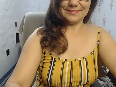 Snapshot of KittyyLaBeauty chatting on 11/26/25, 06:14 KittyyLaBeauty online show from 11/26/25, 06:14