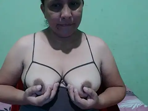 Snapshot of sonia__milk chatting on 04/26/26, 09:12 sonia milk online show from 04/26/26, 09:12