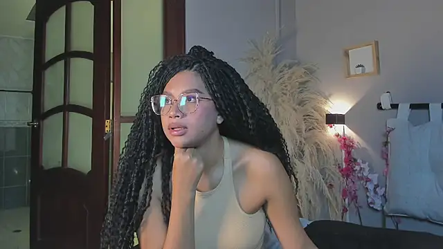 nayah   online show from 02/06/25, 07:29